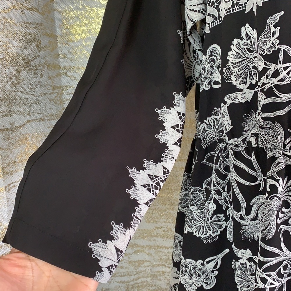 BCBG Maxazria Black/White long sleeve floral print mini dress size S - Picture 3 of 9